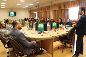 سومین نشست  سیاسی جهاد تببین با محوریت انتخابات در دانشکده پزشکی شیراز 