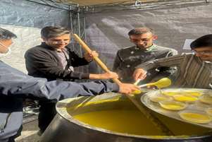 مراسم پخت شله زرد به مناسبت گرامیداشت حضرت ام البنین (سلام الله علیها)