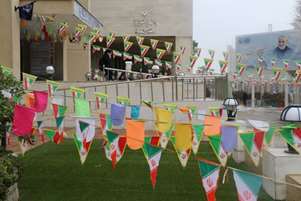 آذین‌بندی و فضاسازی محوطه دانشکده پزشکی و برگزاری نمایشگاه عکس به مناسبت دهه فجر