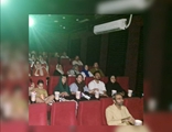 به همت معاونت فرهنگی صورت گرفت/برگزاری برنامه سینما، جهت کارکنان دانشکده پزشکی به همراه خانواده